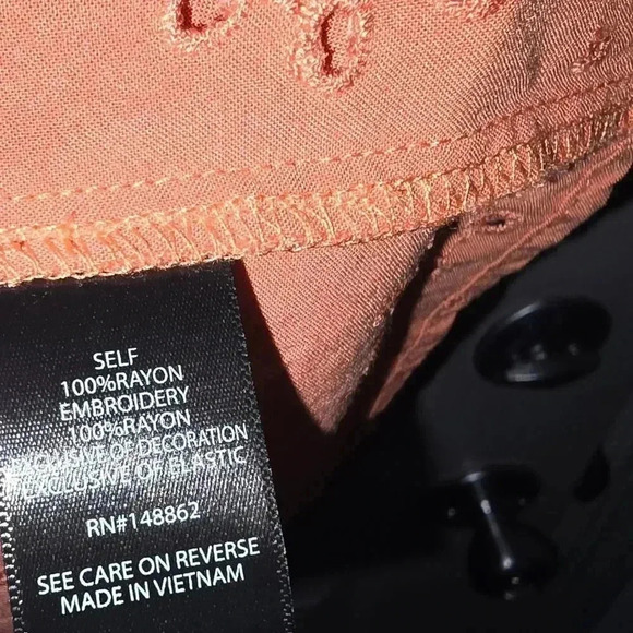 Torrid Abbey Challis Eyelit Back Cutout Top  Summer Peach Lightweight 2X - Picture 10 of 10